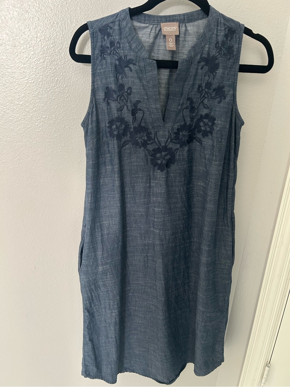 Chico's Chambray Size 0/ Small V neckline Maxi Sleeveless Dress